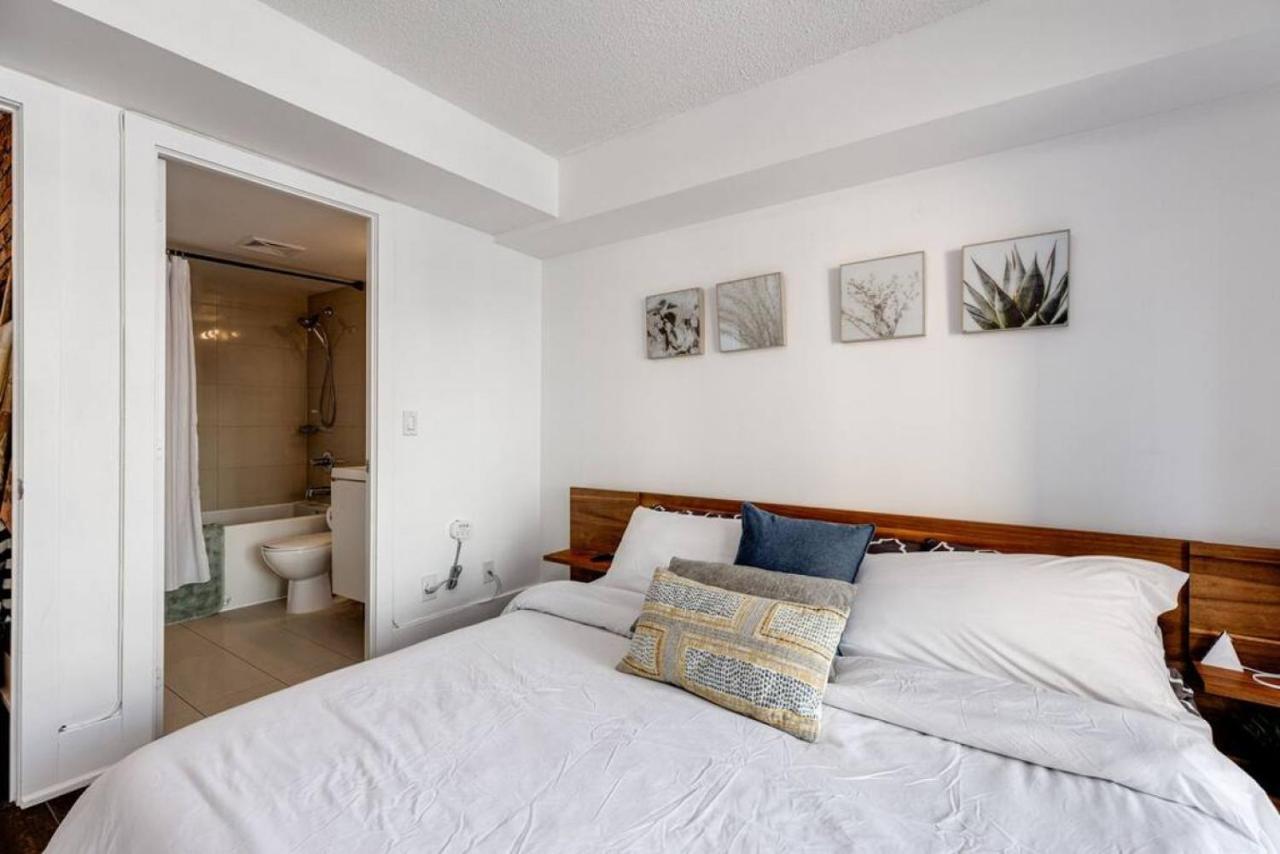 3br Rooftop Pool Gym Steps To Mtcc And Cn Tower With Parking * Toronto