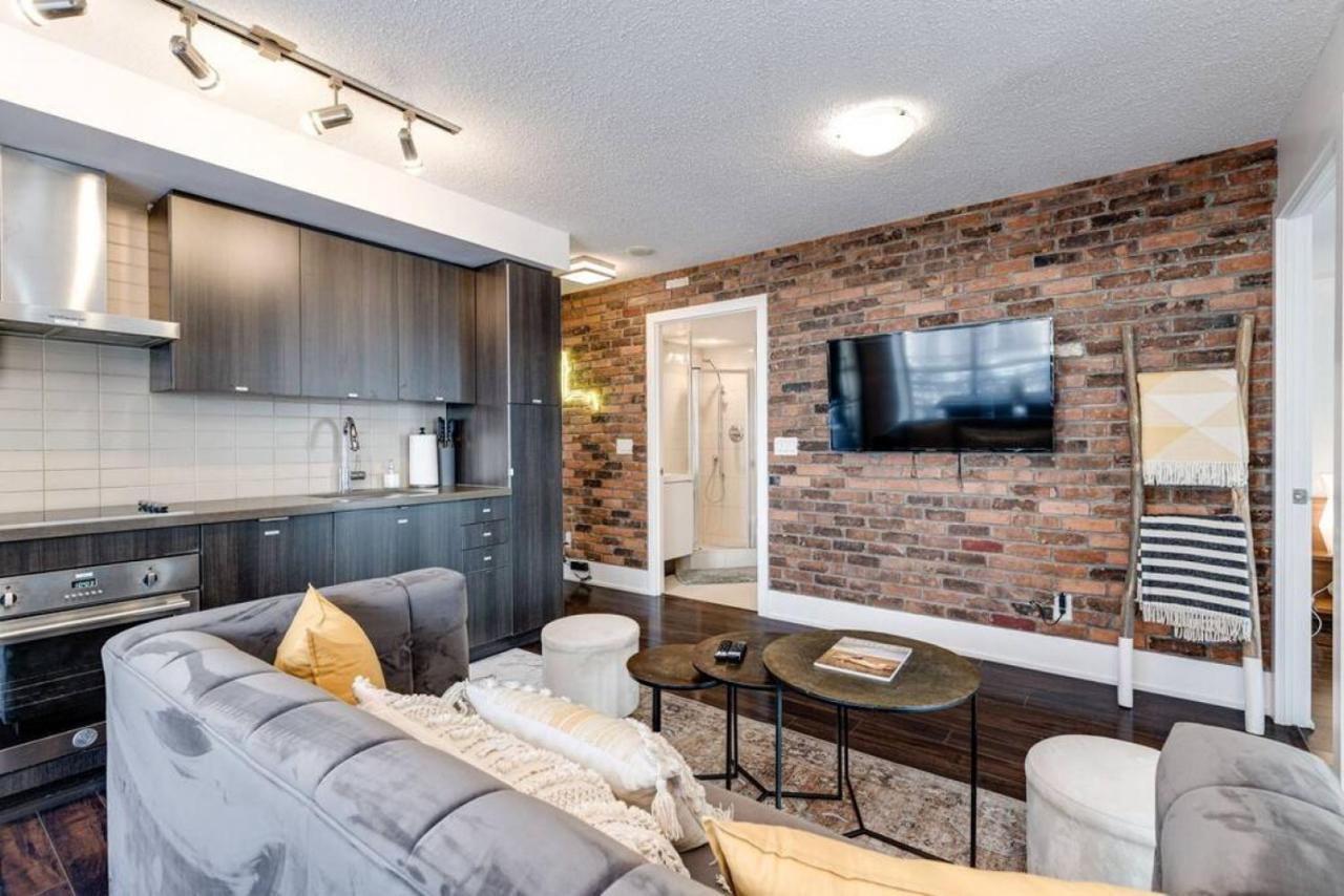 3br Rooftop Pool Gym Steps To Mtcc And Cn Tower With Parking Toronto