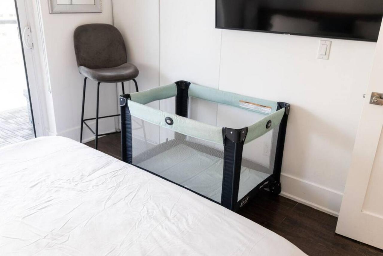 3br Rooftop Pool Gym Steps To Mtcc And Cn Tower With Parking * Toronto