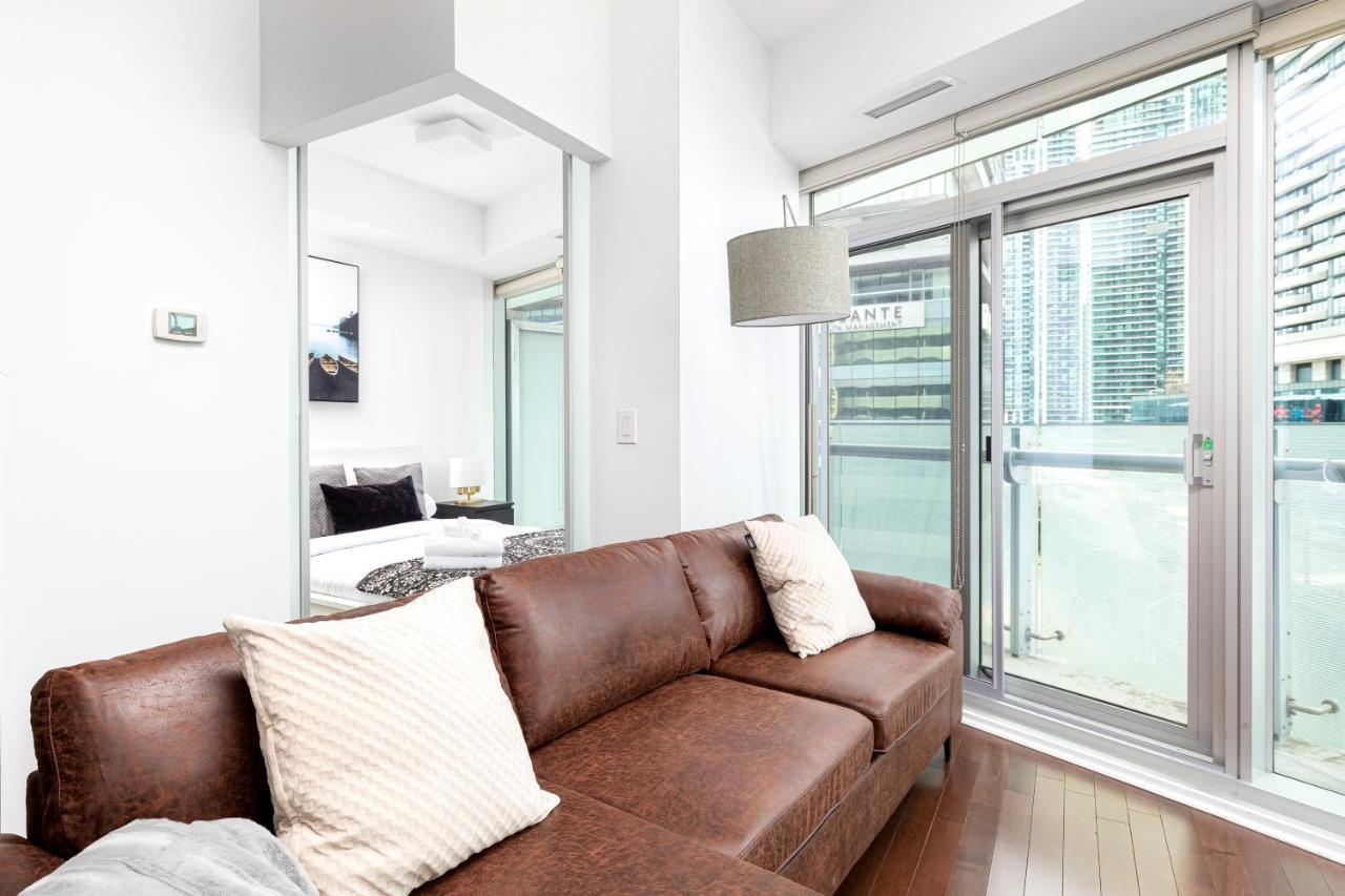 Downtown Scotiabank Arena, Rogers Centre, Union Station, Cn Tower Hotel 4*