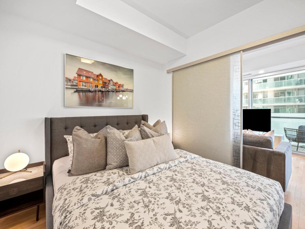 Delta Suites - Entertainment District - Downtown Hotel