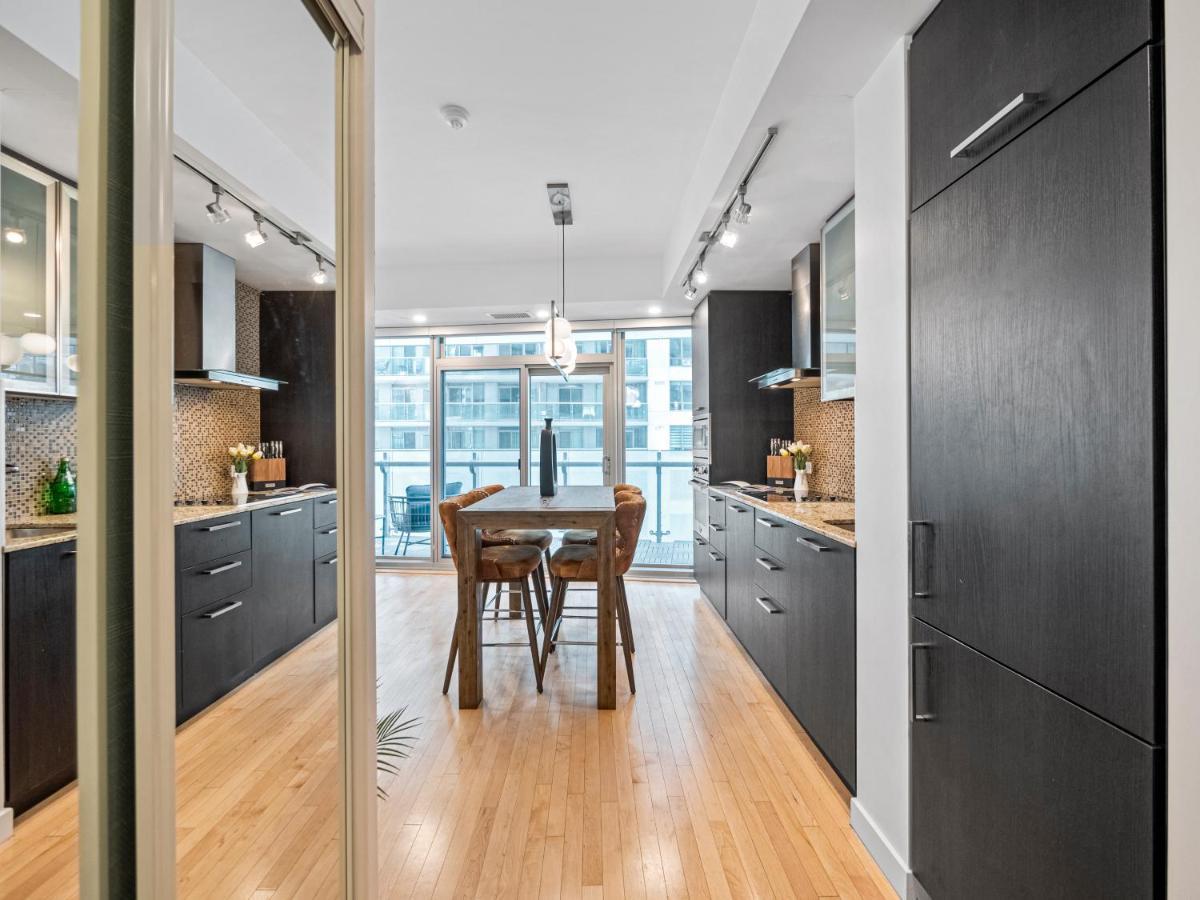 Delta Suites - Entertainment District - Downtown