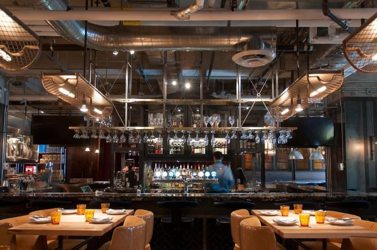 Delta Suites - Entertainment District - Downtown Hotel