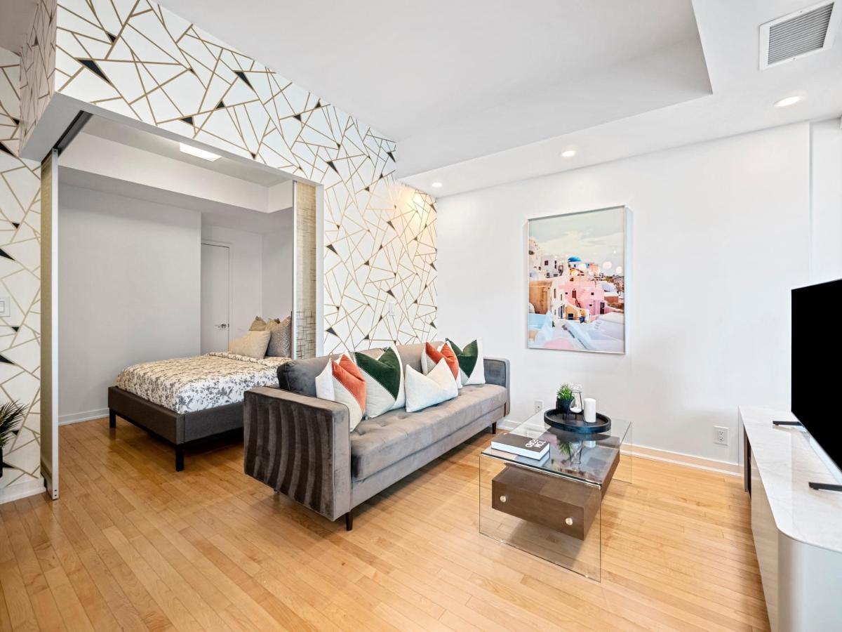 Delta Suites - Entertainment District - Downtown Toronto