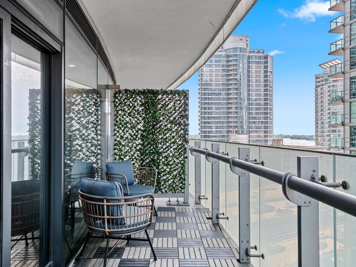 Delta Suites - Entertainment District - Downtown