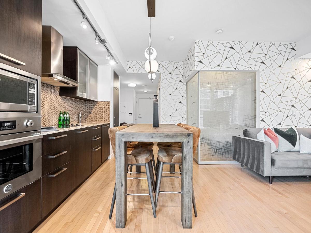 Delta Suites - Entertainment District - Downtown