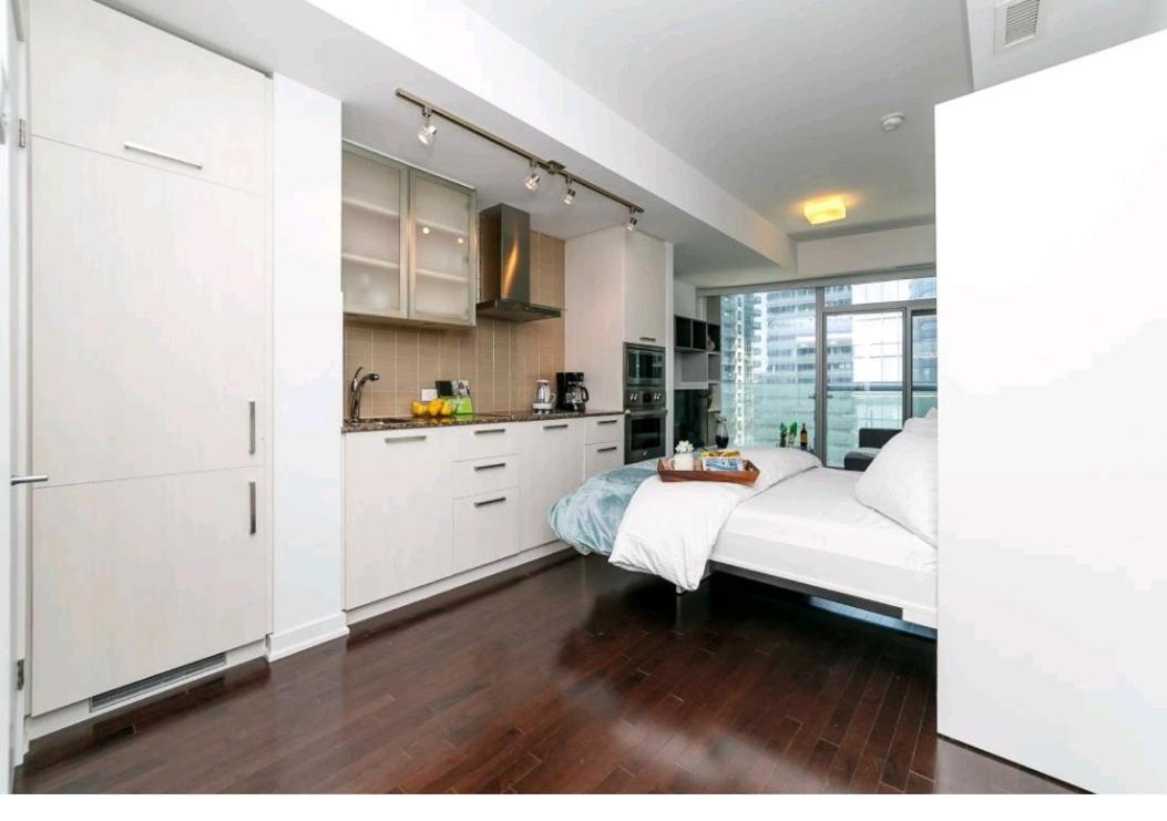 Delta Suites - Entertainment District - Downtown Hotel