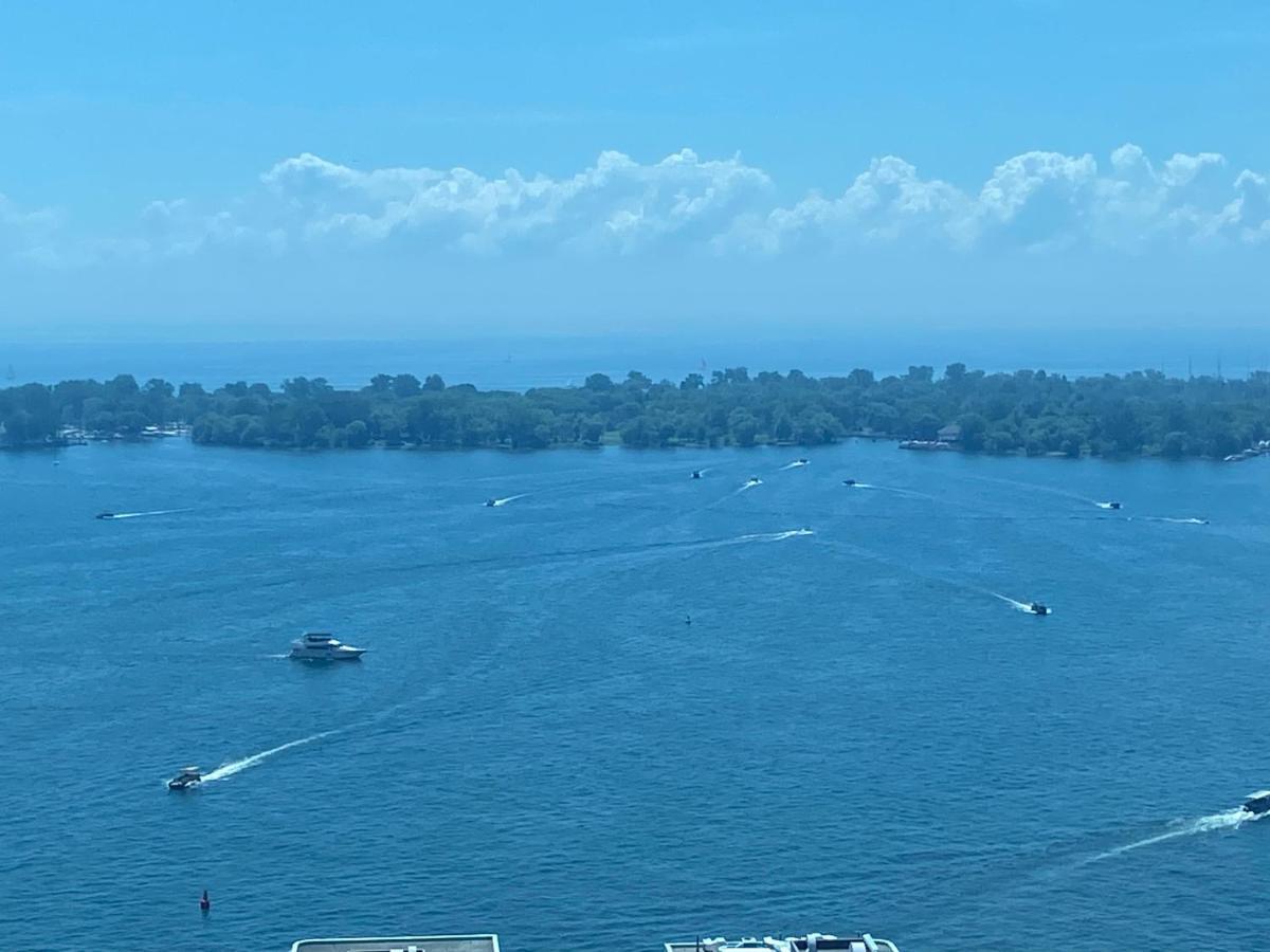 Apartment Lakeside Haven: Harbourfront With Million-dollar Views *