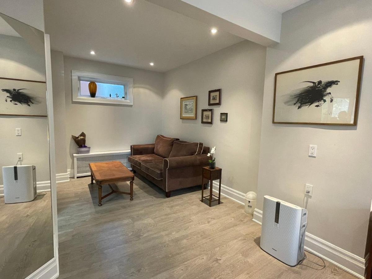 Private In Forest Hill With Full Kitchen And Parking Toronto