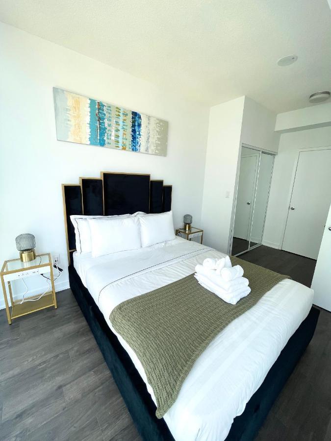Apartment Stunning Luxurious Lakeview By Cn Tower *