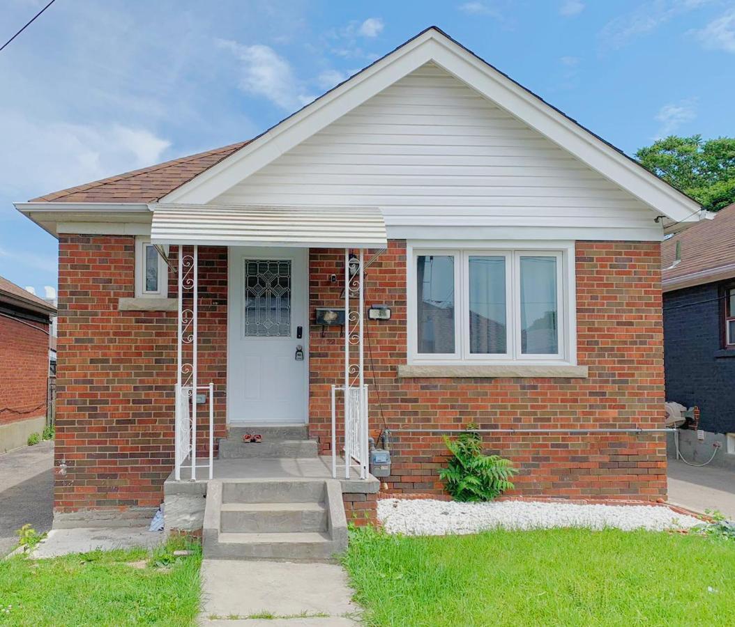2b With Parking, 10km To Downtown * Toronto