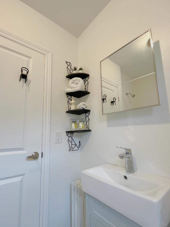 Guest house 2b With Parking, 10km To Downtown Toronto