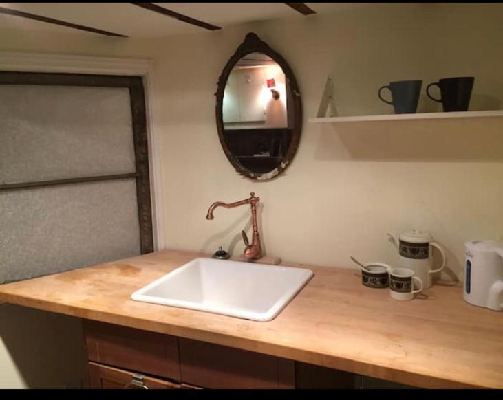 Cozy Downtown Private Near Ago Homestay