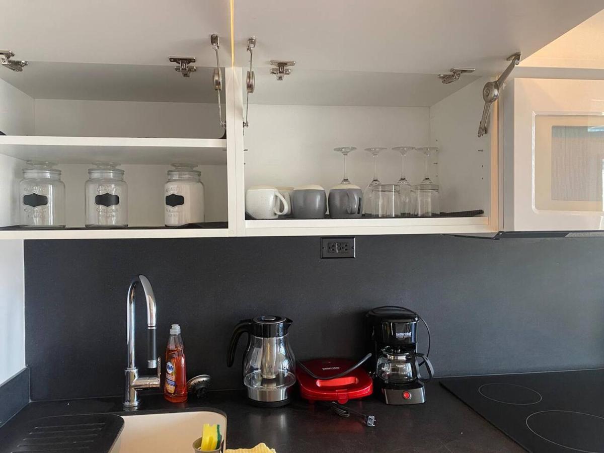 Family Oriented Downtown 2bdrm With Parking & Office Space Apartment *
