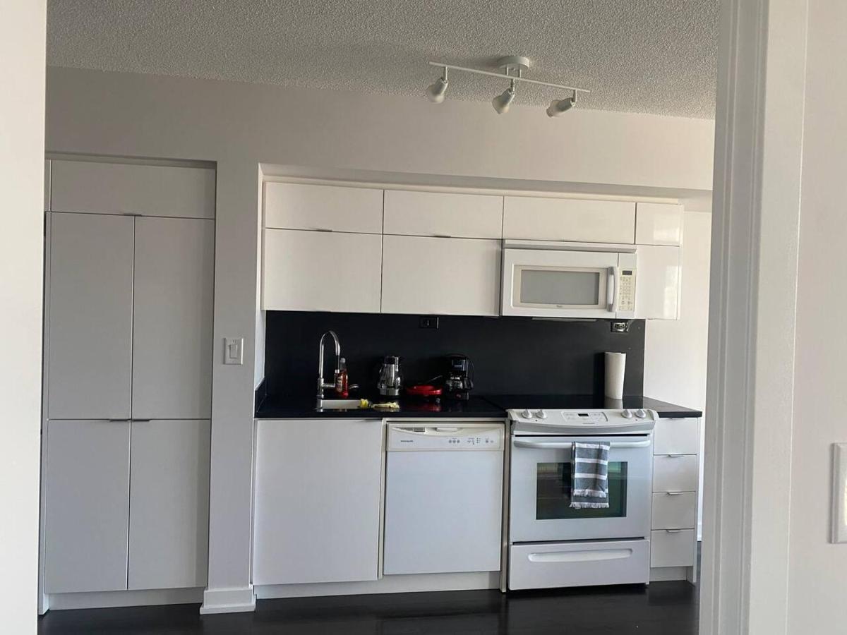 Family Oriented Downtown 2bdrm With Parking & Office Space * Toronto