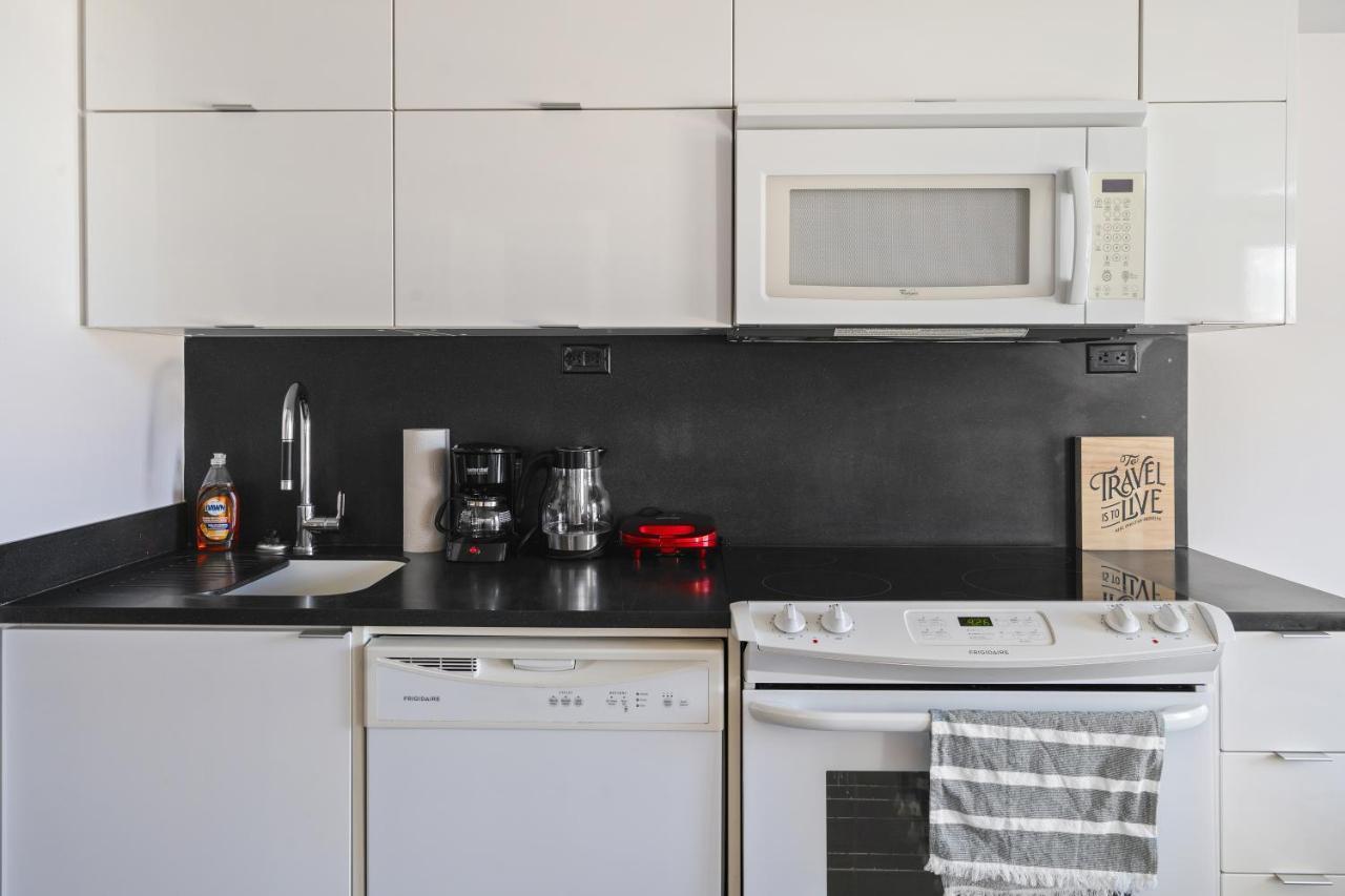 Apartment Family Oriented Downtown 2bdrm With Parking & Office Space