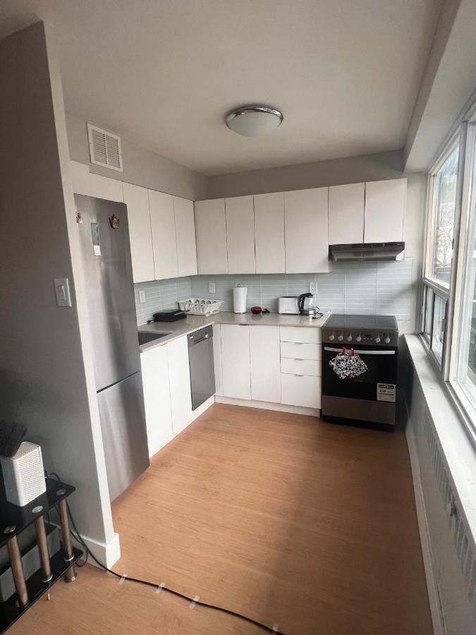 Private Entire Bachelor Downtown * Toronto