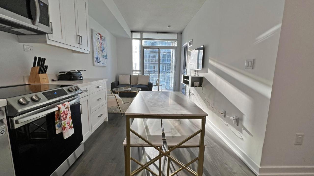 Apartment Stunning Luxurious Lakeview By Cn Tower *