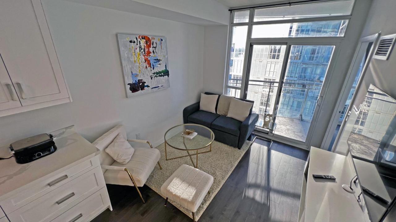 Stunning Luxurious Lakeview By Cn Tower Apartment *