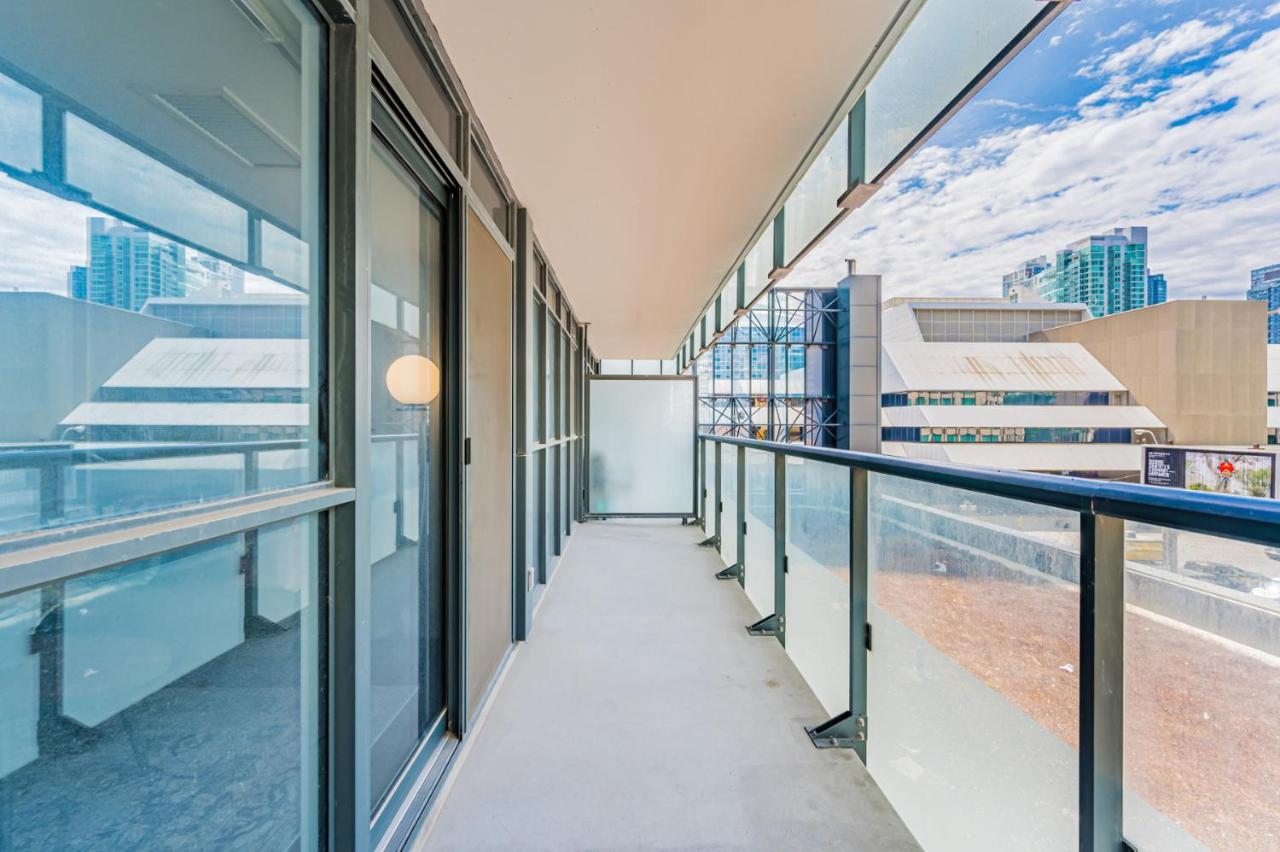 Hotel 300 Front *