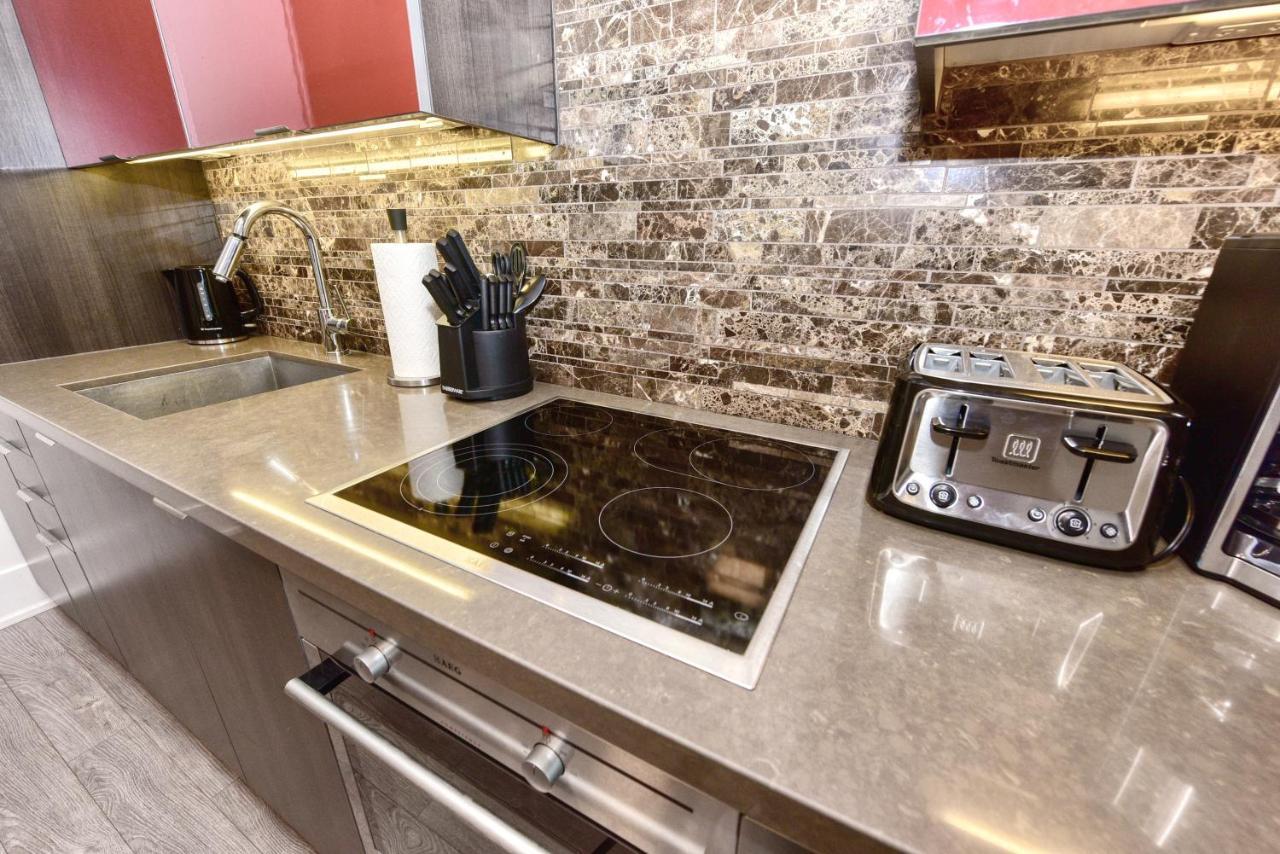 Hotel 300 Front *