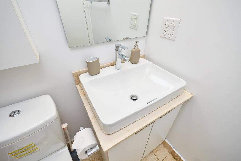 Apartment Simply Comfort Suites - Charming 1br In Dwtn Near Cn Tower *