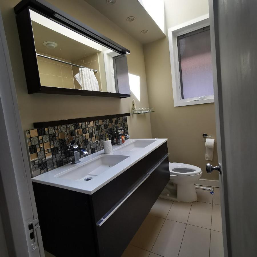 A Bright And Tidy Double-bed In Midtown Guest house