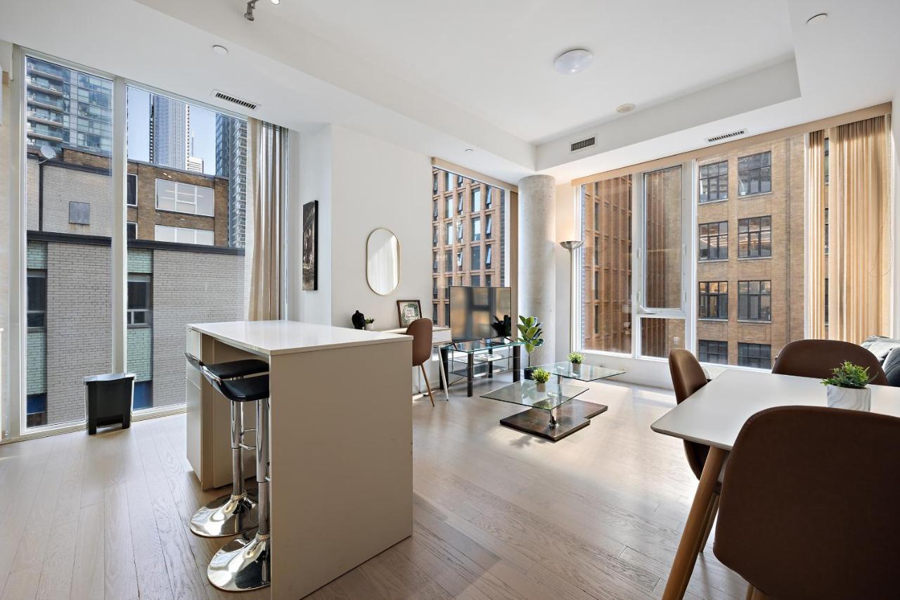 Modern In The Heart Of Downtown Apartment *
