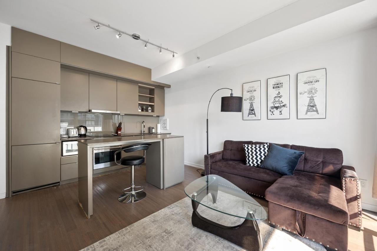 Modern In The Heart Of Downtown * Toronto