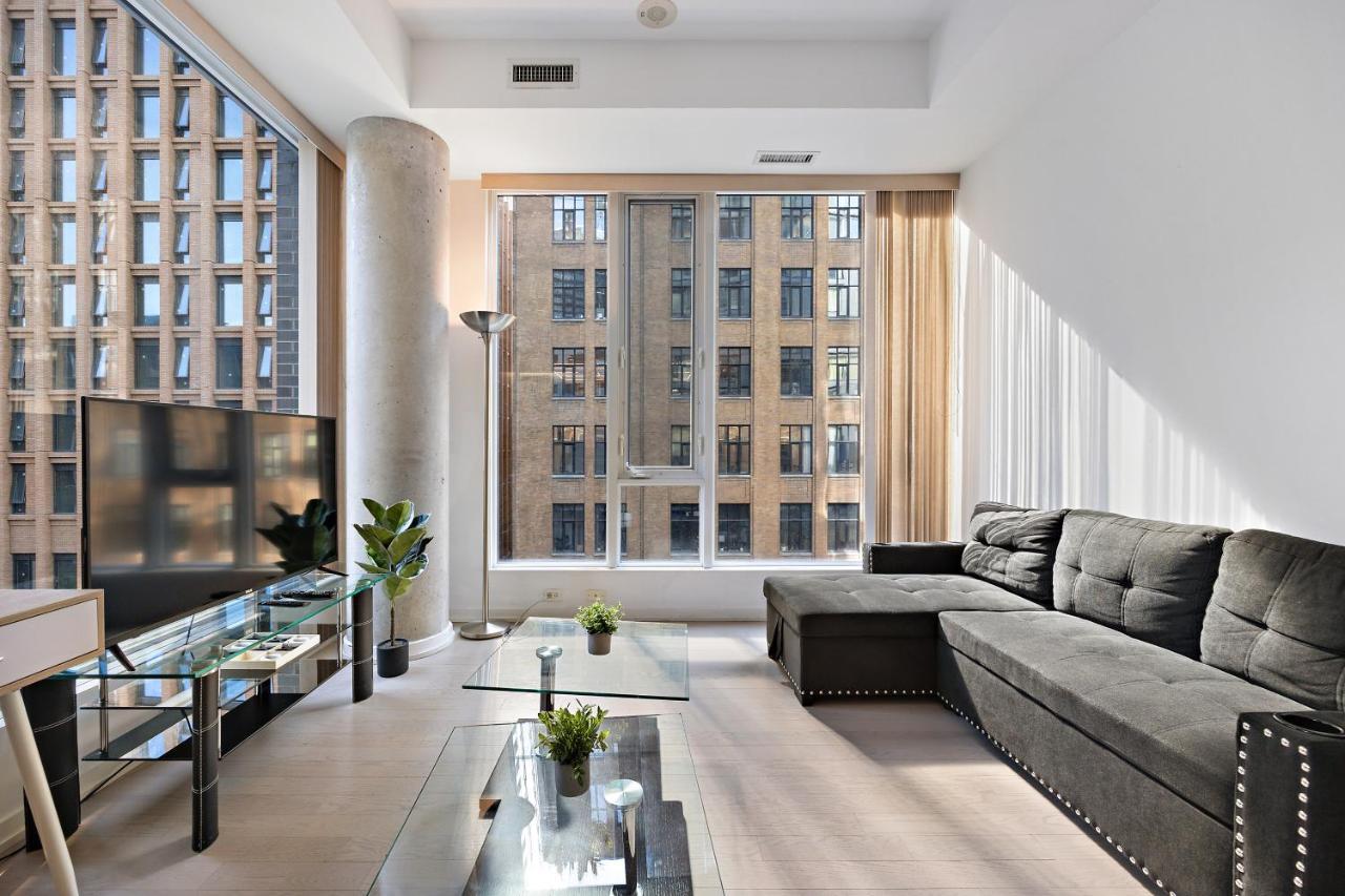 Modern In The Heart Of Downtown Toronto