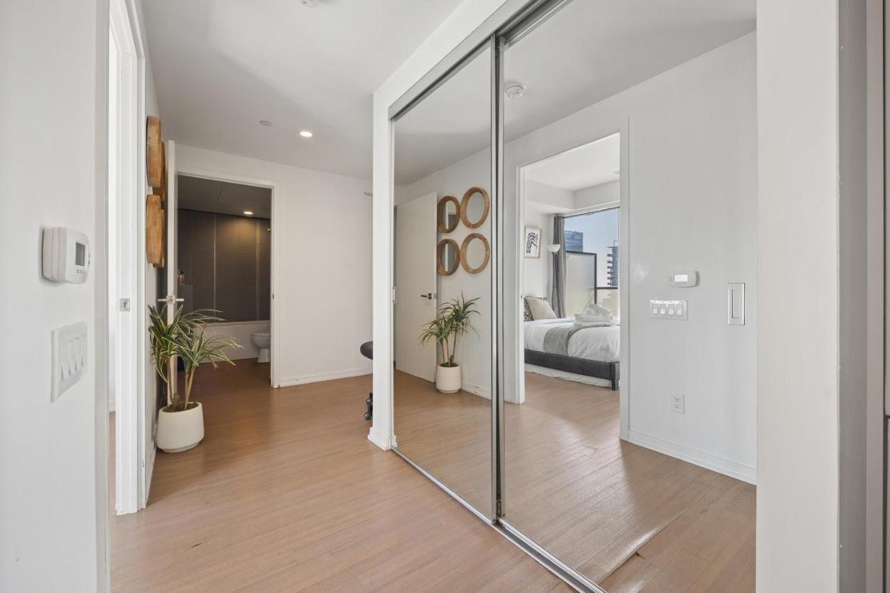 Modern In The Heart Of Downtown Apartment Toronto