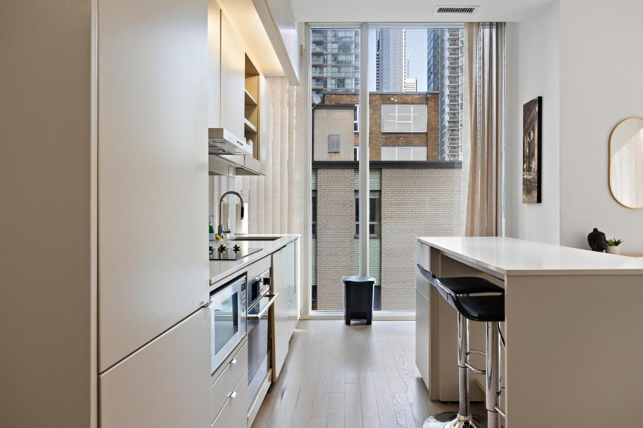 Modern In The Heart Of Downtown * Toronto