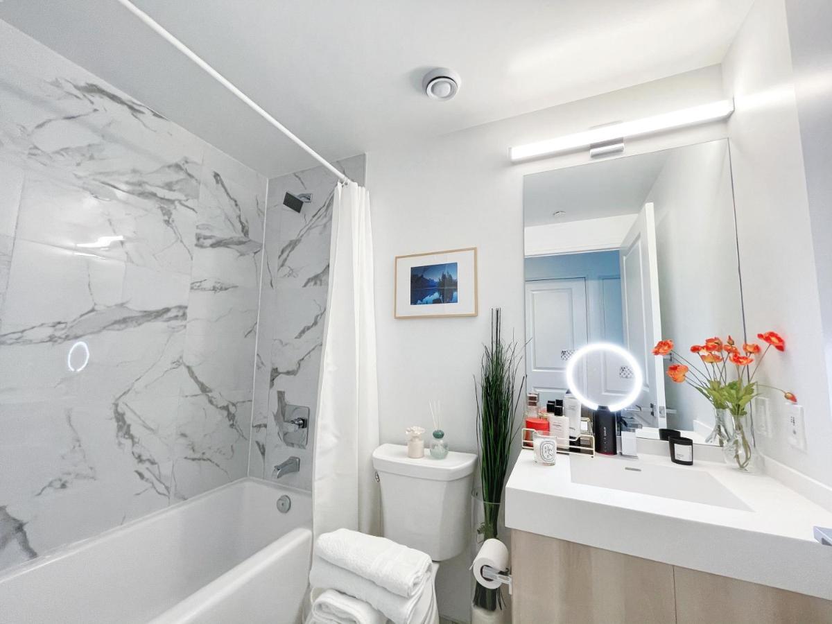 Apartment Infivilla Amazing Penthouse Living In Sunrise- Breathtaking Skyline Lake View Downtown Toronto!a