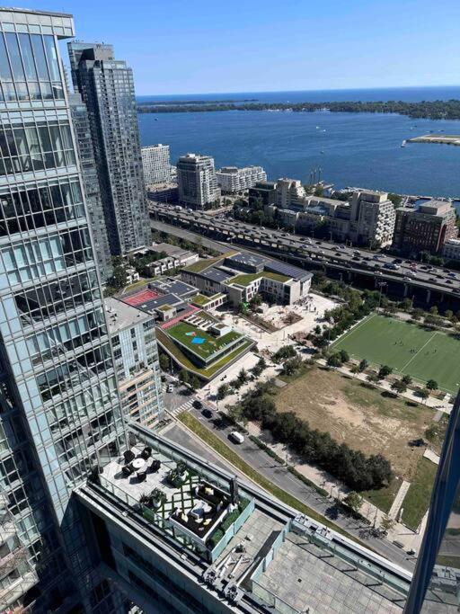 Stylish 2 Bedrooms W/ Awesome View & Parking Apartment