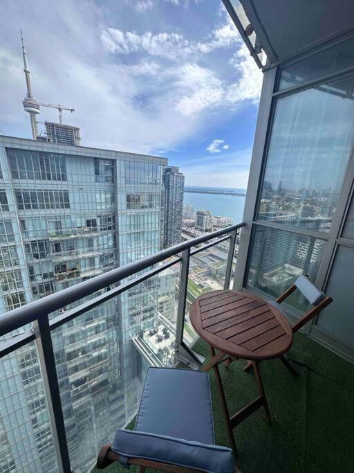 Apartment Stylish 2 Bedrooms W/ Awesome View & Parking *