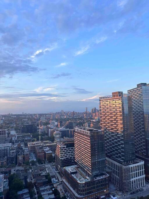 Apartment Stylish 2 Bedrooms W/ Awesome View & Parking