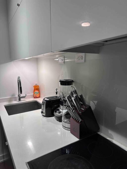 Apartment Stylish 2 Bedrooms W/ Awesome View & Parking *