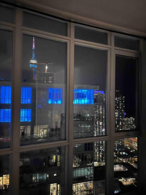 Stylish 2 Bedrooms W/ Awesome View & Parking Apartment