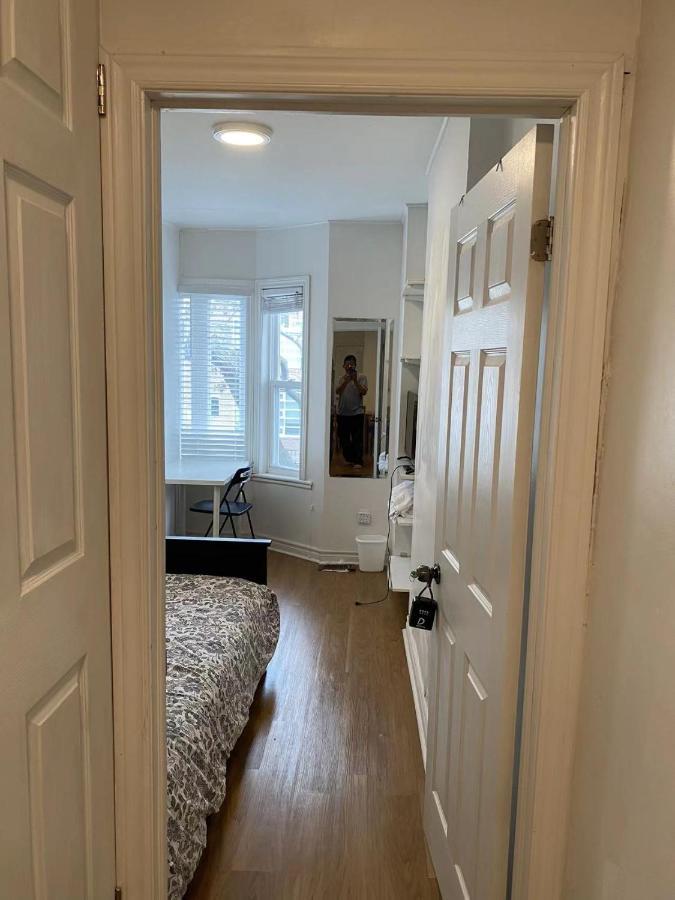 Single With Shared Bathroom 536c *