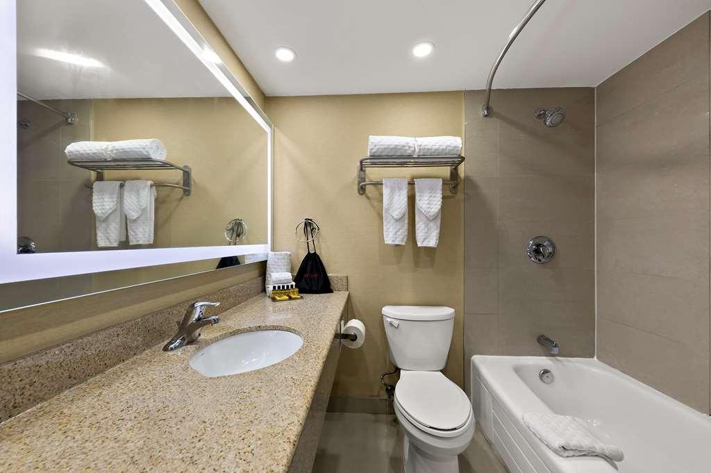 Western North York & Hotel 4*