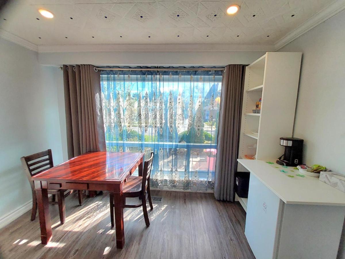Renovated Cozy Bedroom With Private Washroom *