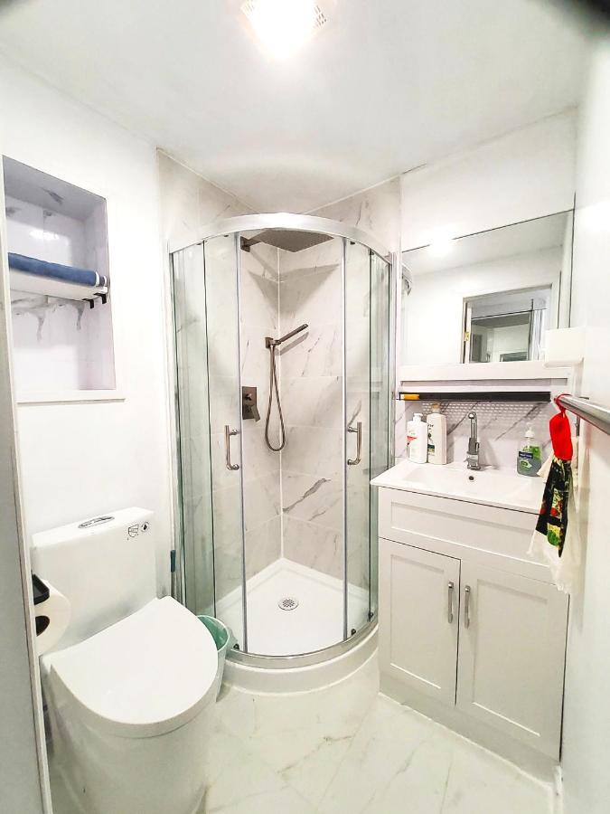 Renovated Cozy Bedroom With Private Washroom Homestay *
