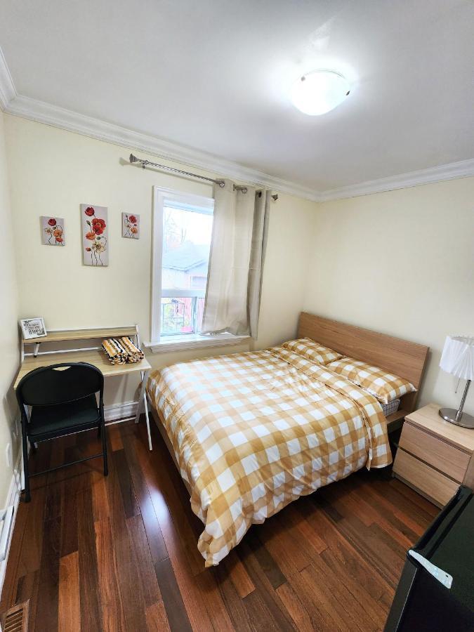 Guest house Uptown 3 - Bus To Downtown Toronto