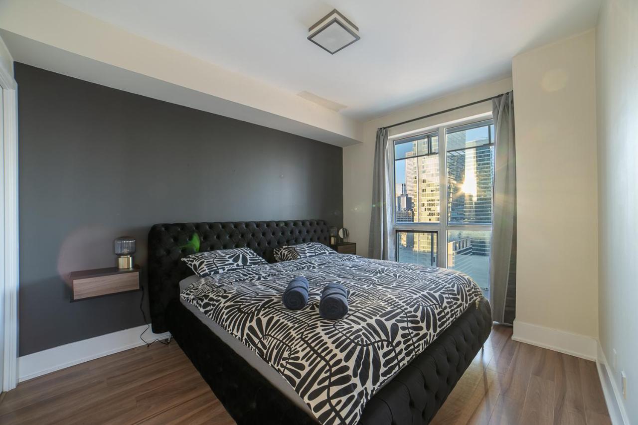 Apartment Designer W/ Cn Tower View & Parking Toronto