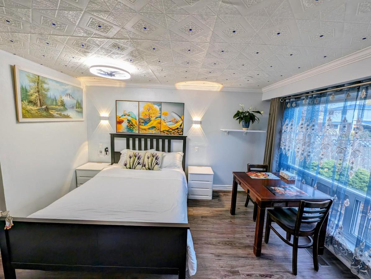 Renovated Cozy Bedroom With Private Washroom Homestay