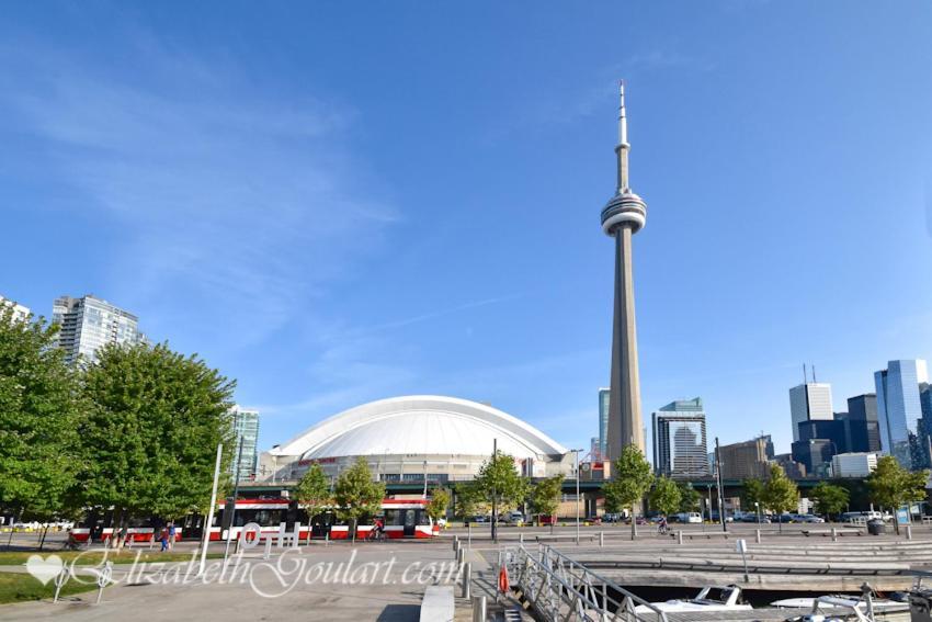 Spacious Lakefront Condo+parking+pool+gym+patio Toronto