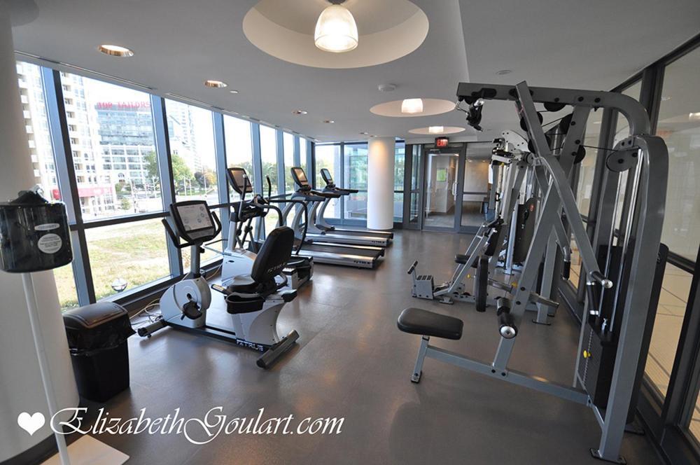 Apartment Spacious Lakefront Condo+parking+pool+gym+patio