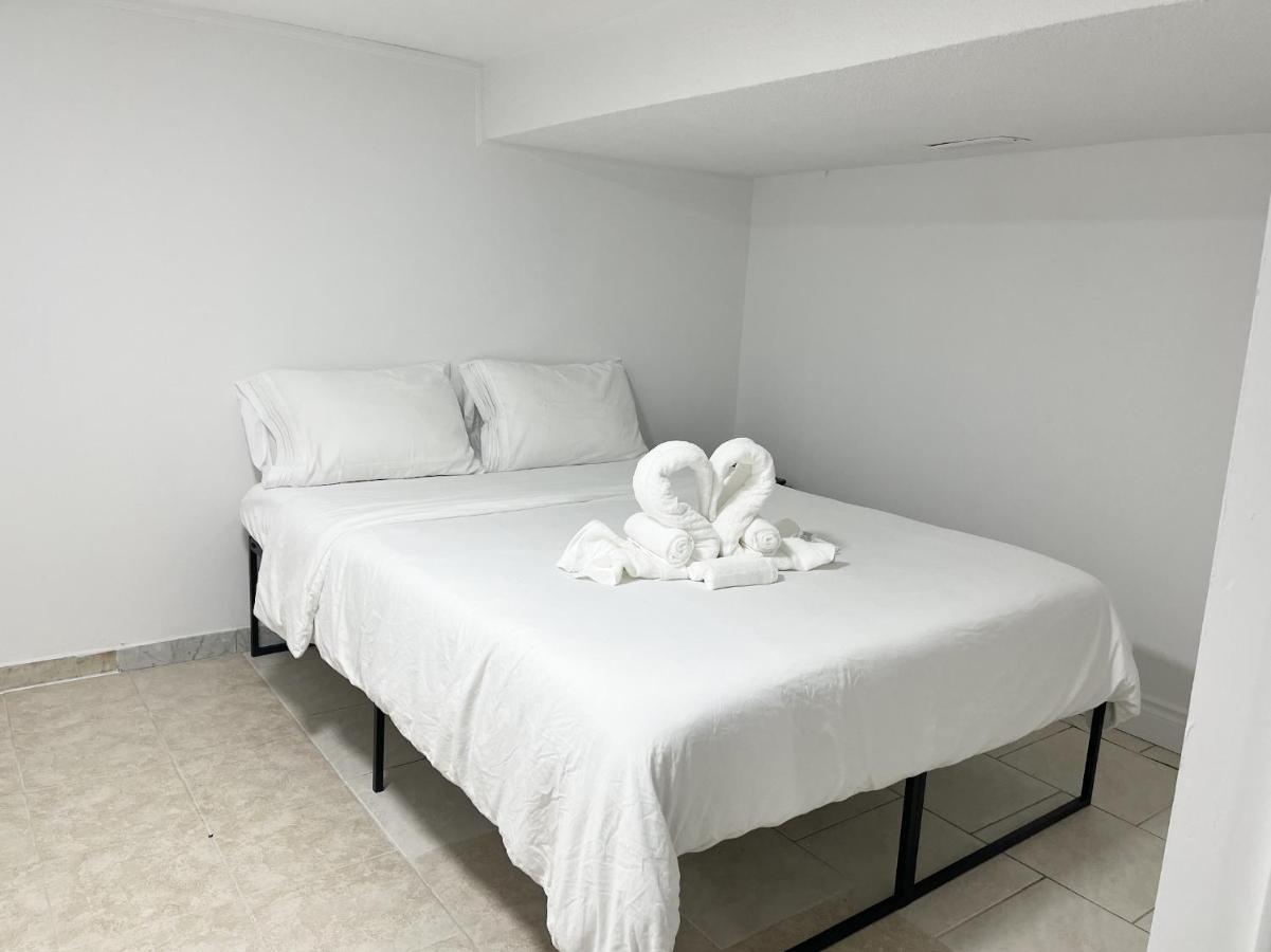 Tidy Private With Full Kitchen Toronto