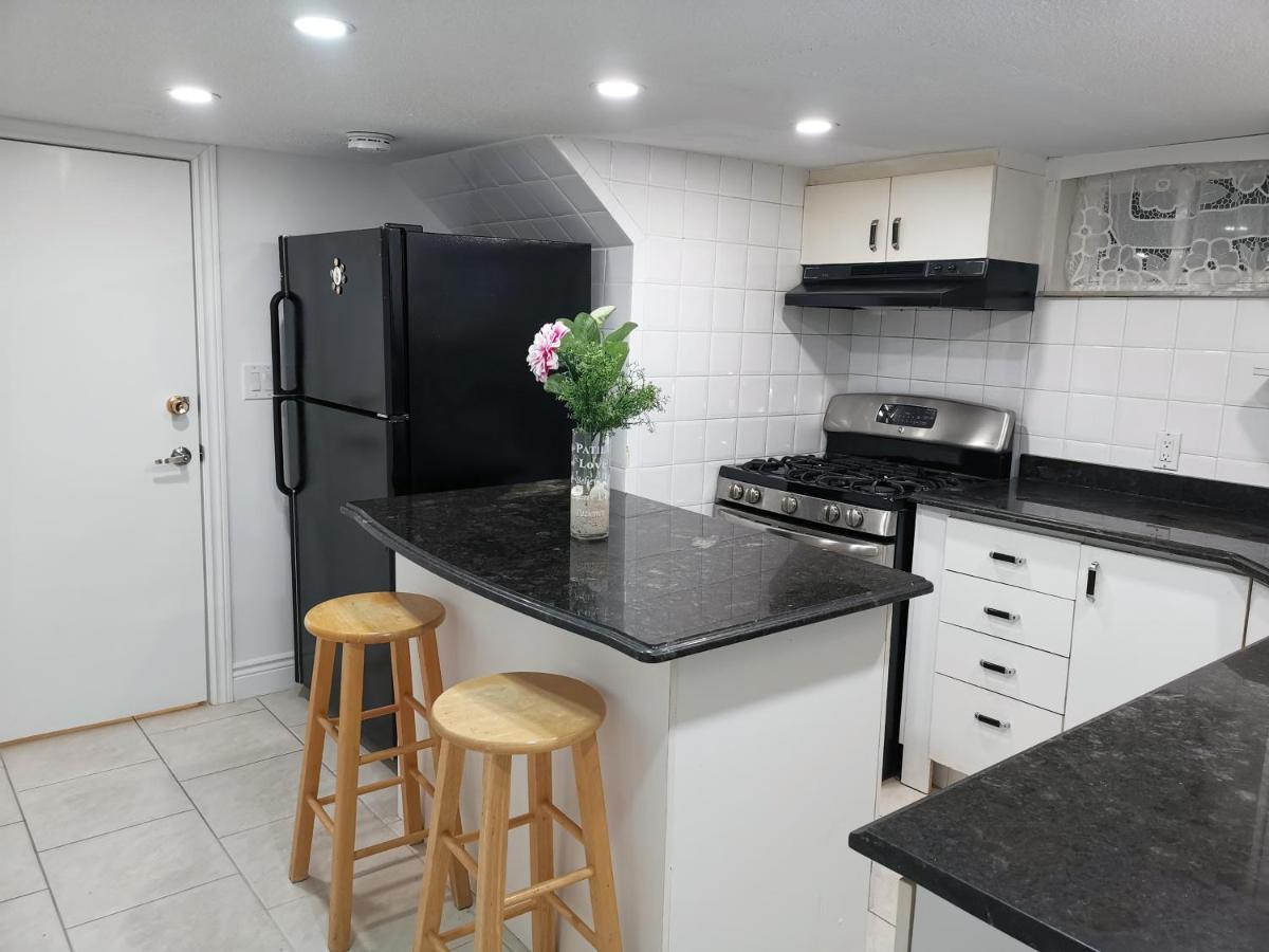 Tidy Private With Full Kitchen *