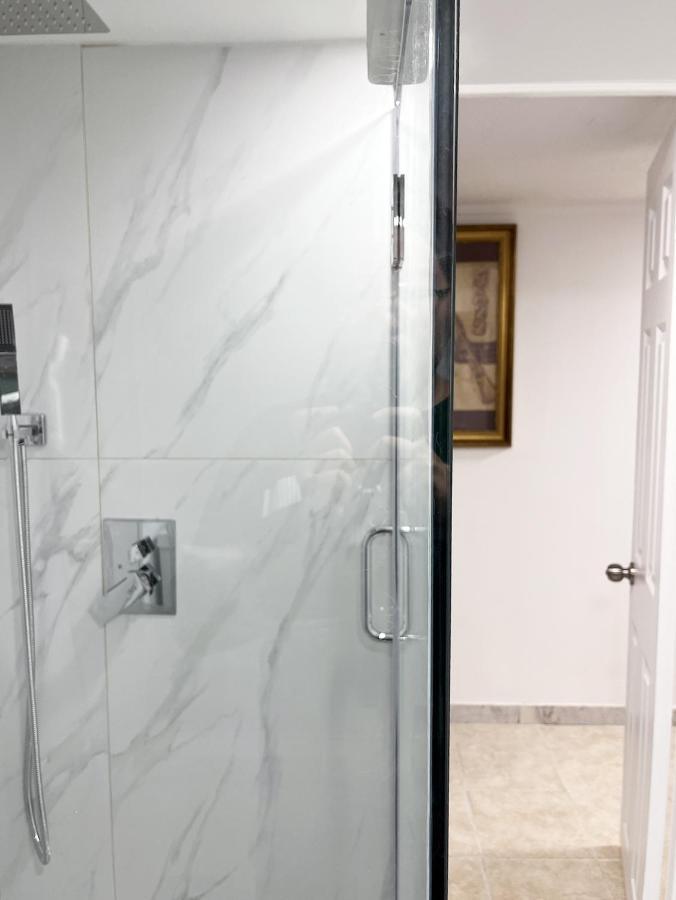 Tidy Private With Full Kitchen Toronto